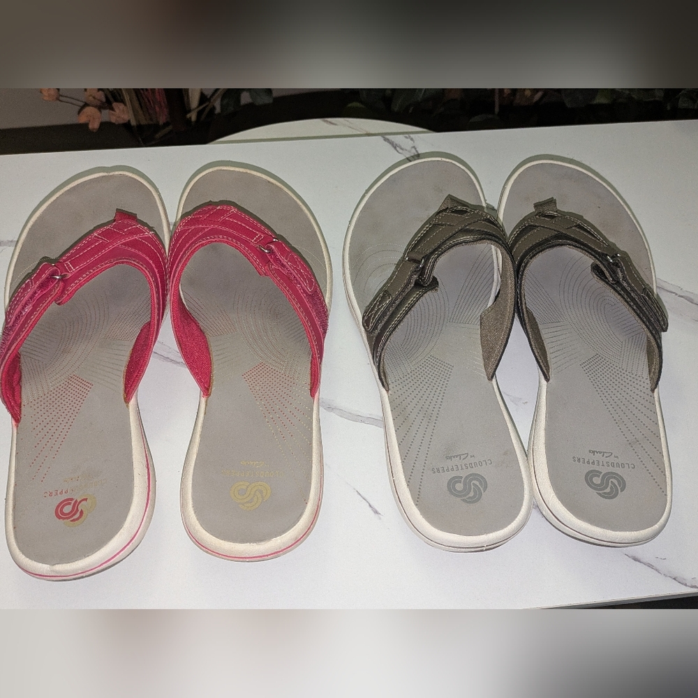 💥SOLD💥2 Pair Clarks Slip On Sandals - Picture 3 of 11